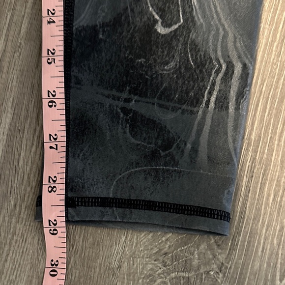 ALO Yoga Airbrush Workout Athletic Lounge Marbled Black Gray Casual Leggings - Picture 9 of 13